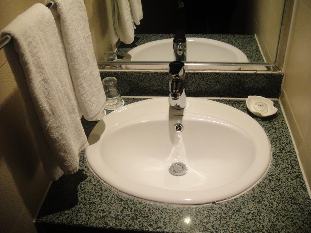 New Gloria Plaza Garden Hotel Харбин Стая снимка