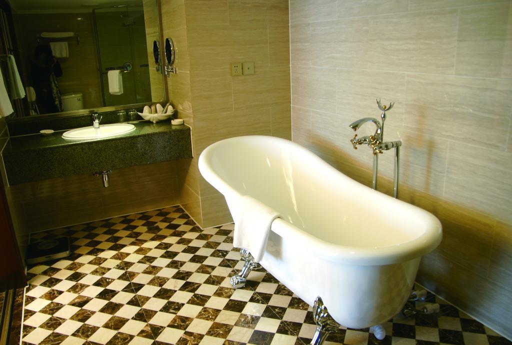 New Gloria Plaza Garden Hotel Харбин Екстериор снимка