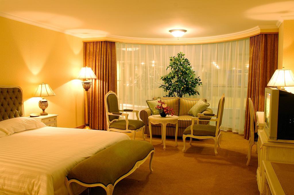 New Gloria Plaza Garden Hotel Харбин Стая снимка